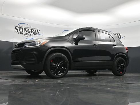 Used 2019 Chevrolet Trax LT w/ Sun & Sound Package AWD/4WD image 28