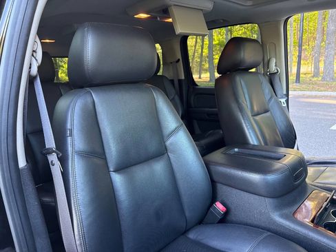 Used 2011 Chevrolet Suburban LTZ AWD/4WD image 23