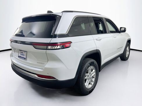 Used 2023 Jeep Grand Cherokee Laredo w/ Luxury Tech Group I AWD/4WD image 5