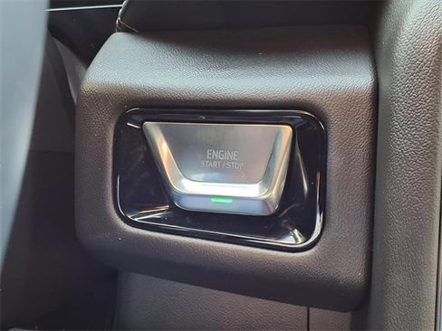 Used 2025 GMC Yukon Denali w/ Sun & Power Step Package image 16