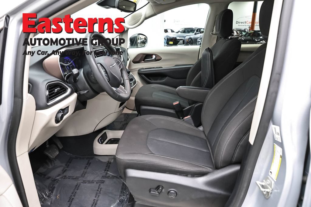 Used 2023 Chrysler Voyager LX FWD image 15