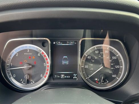 Used 2017 Nissan Titan SV image 17