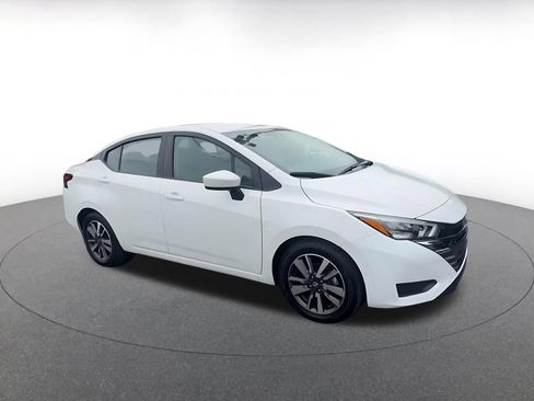 Used 2025 Nissan Versa SV FWD image 2