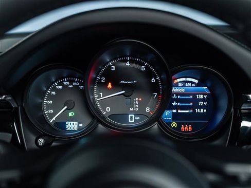 Certified 2026 Porsche Macan AWD/4WD image 22