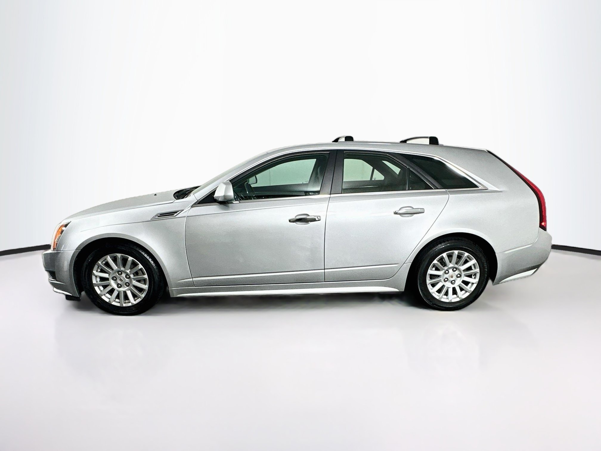 Used 2010 Cadillac CTS Wagon RWD image 4