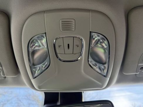 Used 2022 Jeep Compass Latitude FWD image 23