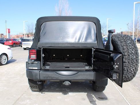 Used 2015 Jeep Wrangler Unlimited Sport w/ Mopar Black Appearance Group image 10