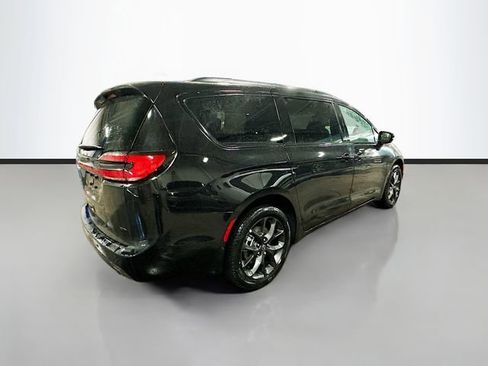 New 2026 Chrysler Pacifica Select w/ S Appearance Package AWD/4WD image 6