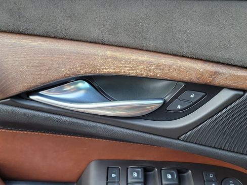 Used 2016 Cadillac Escalade Luxury AWD/4WD image 22