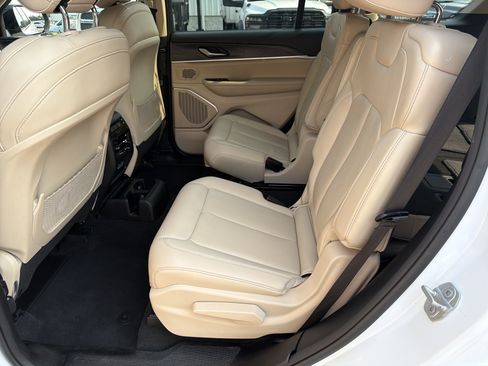 Used 2022 Jeep Grand Cherokee L Limited AWD/4WD image 24