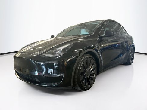 Used 2023 Tesla Model Y Performance AWD/4WD image 3
