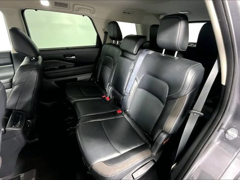 Used 2022 Nissan Pathfinder SL AWD/4WD image 26