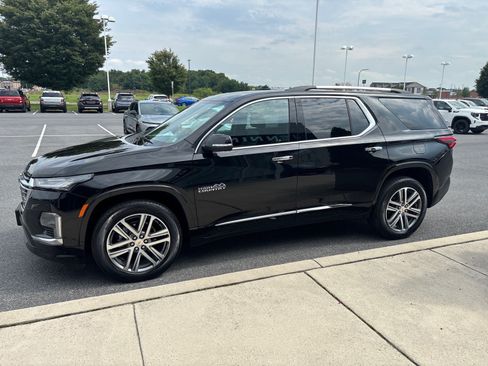 Used 2023 Chevrolet Traverse High Country AWD/4WD image 1