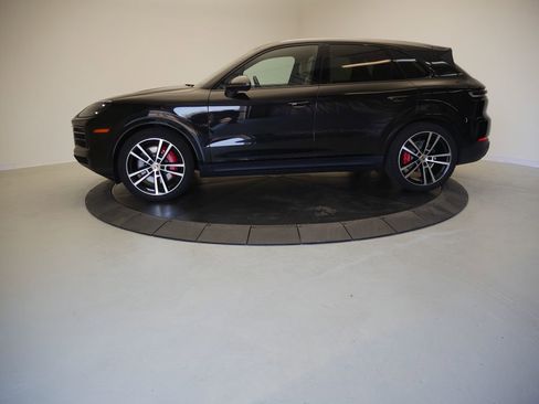 Certified 2024 Porsche Cayenne S AWD/4WD image 2