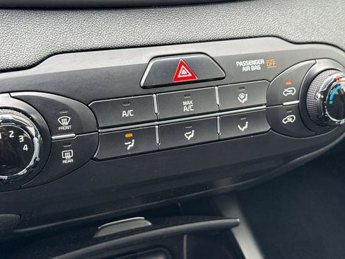 Used 2020 Kia Sorento LX FWD image 16