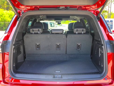 Used 2025 Buick Enclave Avenir w/ Trailering Package, 5000 lbs. FWD image 8