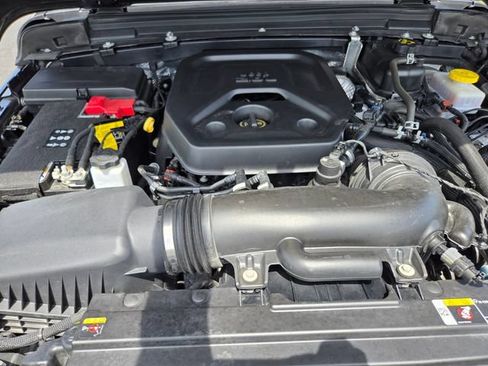 Used 2025 Jeep Wrangler Unlimited Rubicon AWD/4WD image 18