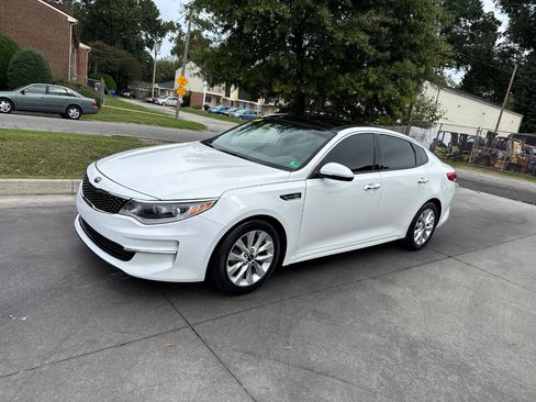 Used 2016 Kia Optima EX w/ Premium Package image 8