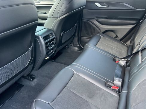 New 2025 Jeep Grand Cherokee Altitude image 10