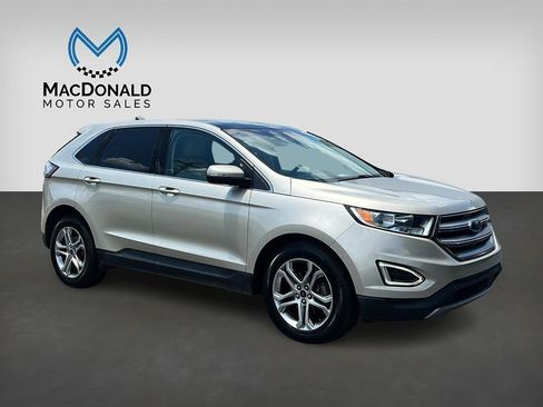Used 2018 Ford Edge Titanium w/ Equipment Group 301A FWD image 2