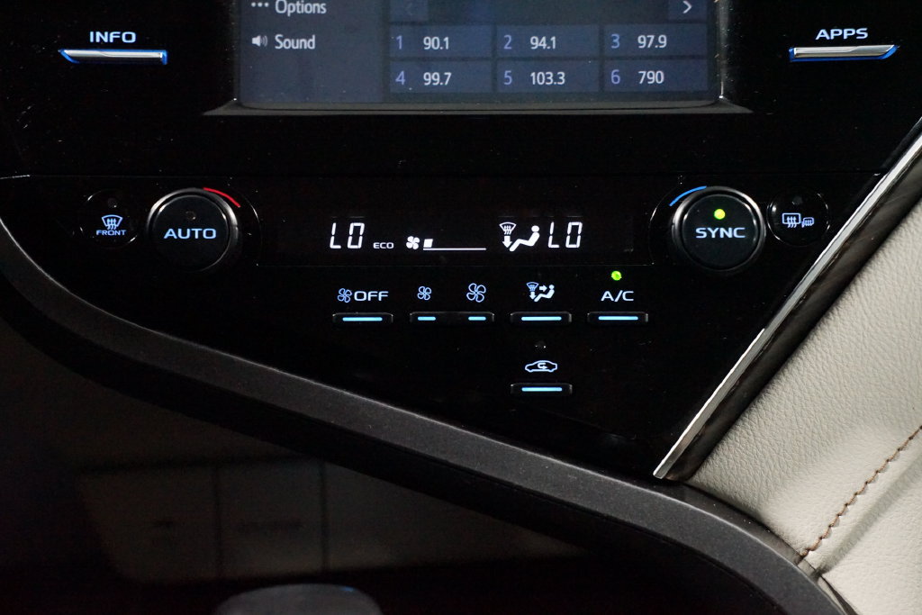 Certified 2018 Toyota Camry XLE FWD image 19