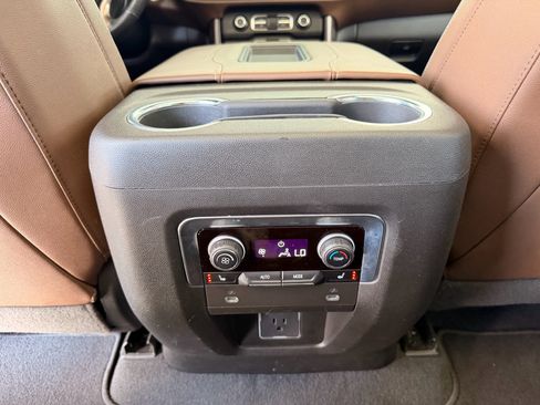 Used 2022 Chevrolet Tahoe High Country AWD/4WD image 16