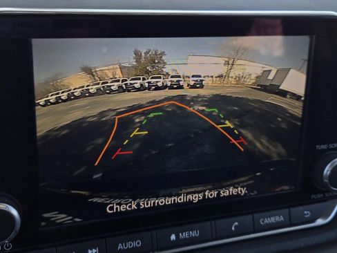 Used 2025 Nissan Rogue S image 19