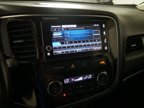 Used 2018 Mitsubishi Outlander GT AWD/4WD image 22