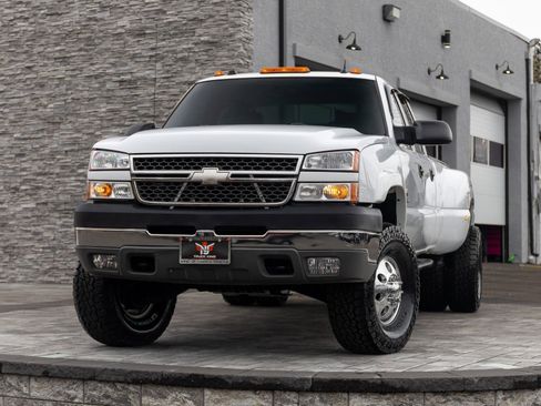 Used 2005 Chevrolet Silverado 3500 LT w/ Heavy-Duty Power Package image 3