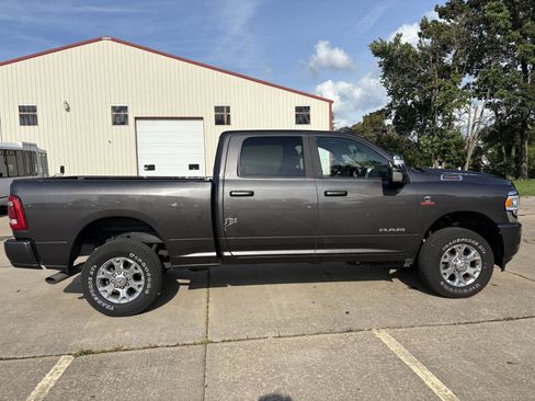 Used 2024 RAM 2500 Laramie w/ Safety Group AWD/4WD image 9