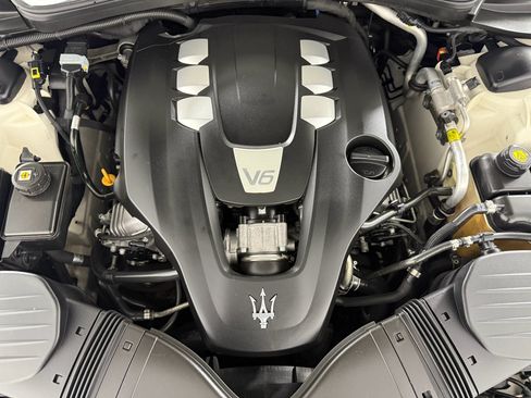 Used 2016 Maserati Ghibli Base image 27