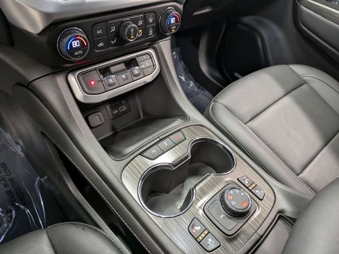 Used 2023 GMC Acadia SLT w/ Technology Package image 14