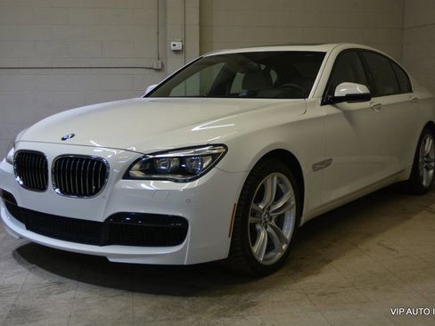 Used 2014 BMW 740i image 2