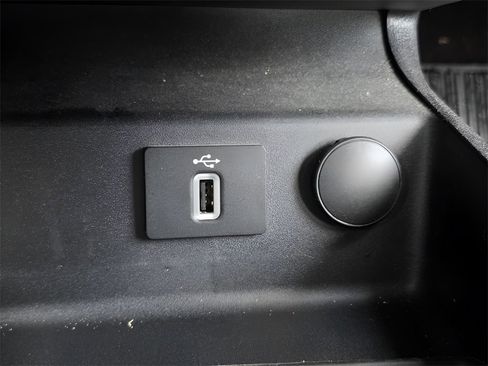 Used 2018 Ford Fusion SE image 30