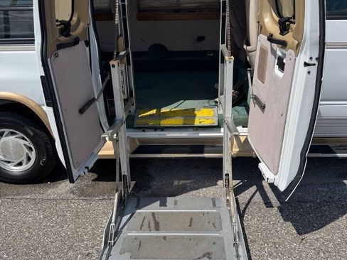 Used 1997 Ford E-150 and Econoline 150 RWD image 19