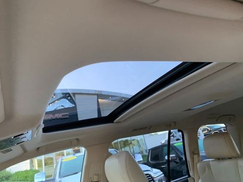 Used 2021 Lexus LX 570 4WD w/ Luxury Package image 12