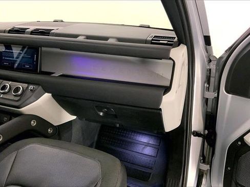 Used 2020 Land Rover Defender 110 SE image 23