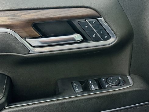 Used 2025 GMC Sierra 1500 SLT image 15