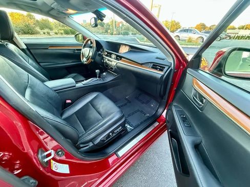 Used 2015 Lexus ES 300h image 9