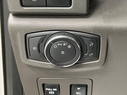 Used 2018 Ford Expedition Max XLT w/ Equipment Group 202A AWD/4WD image 32