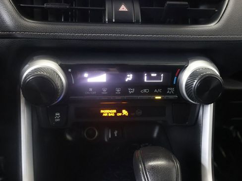 Used 2021 Toyota RAV4 LE FWD image 23