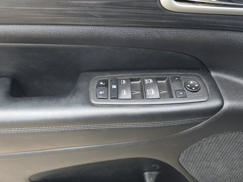 Used 2022 Jeep Grand Cherokee Laredo X AWD/4WD image 11
