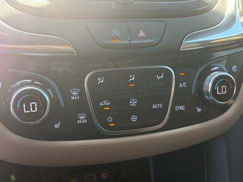 Used 2023 Chevrolet Equinox Premier FWD image 26
