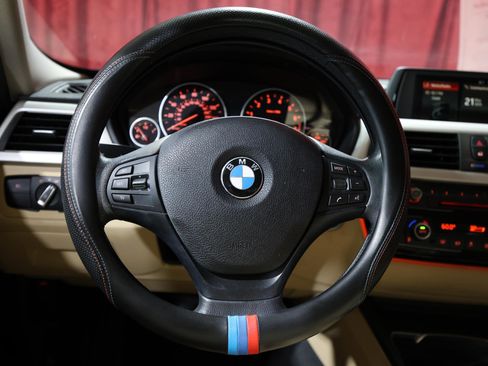 Used 2018 BMW 320i Sedan RWD image 16