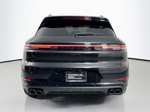 Certified 2025 Porsche Cayenne Turbo image 6