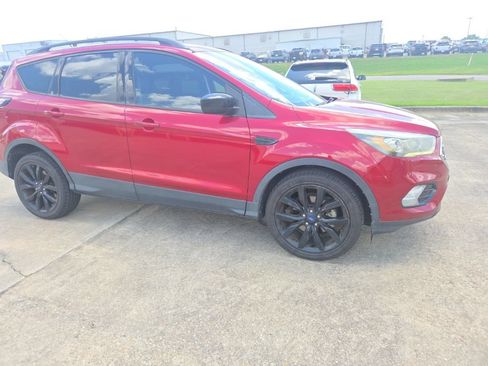 Used 2018 Ford Escape SE w/ SE Sport Appearance Package FWD image 12