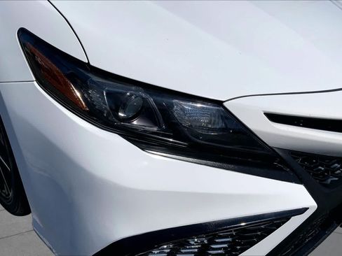 Used 2022 Toyota Camry SE w/ Carpet Mat Package (TMS) FWD image 27