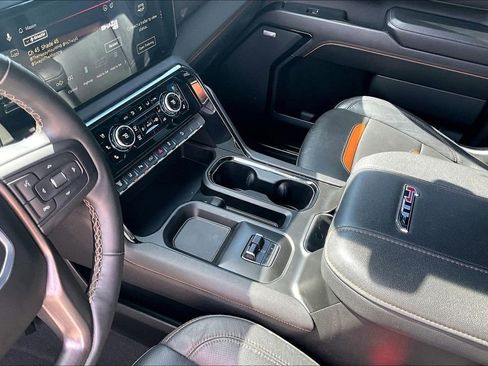 Used 2025 GMC Sierra 2500 AT4 image 19