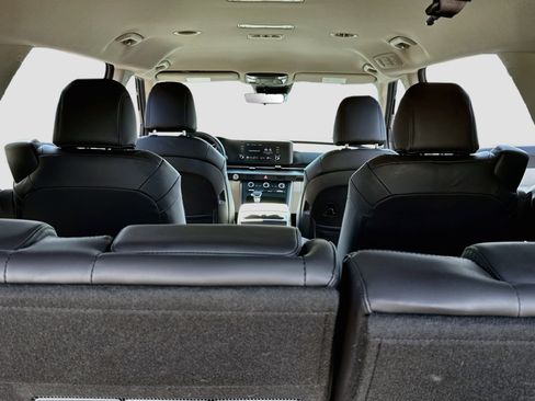 Used 2024 Kia Carnival LX FWD image 21