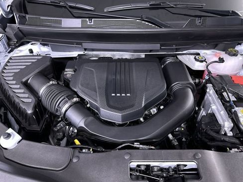 New 2026 Chevrolet Traverse RS w/ LPO, Floor Liner Package FWD image 31
